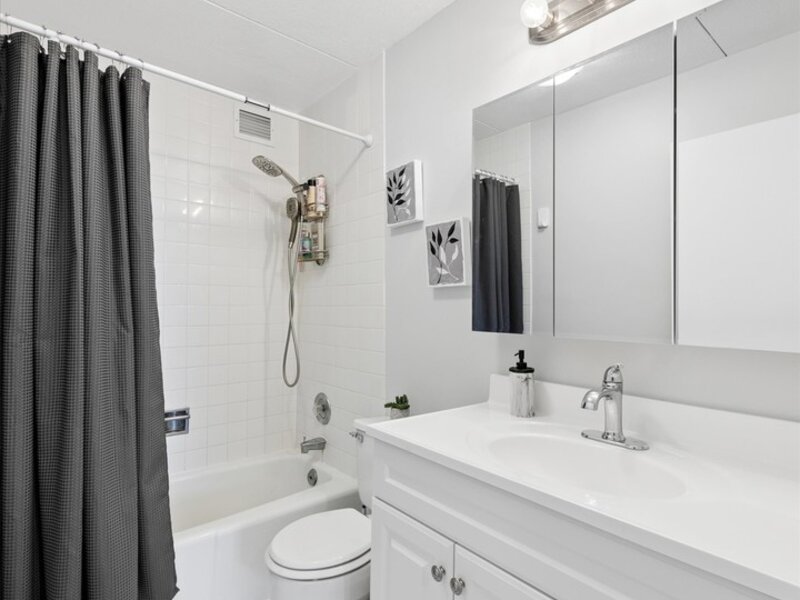 2005 S Finley Road Lombard IL 60148