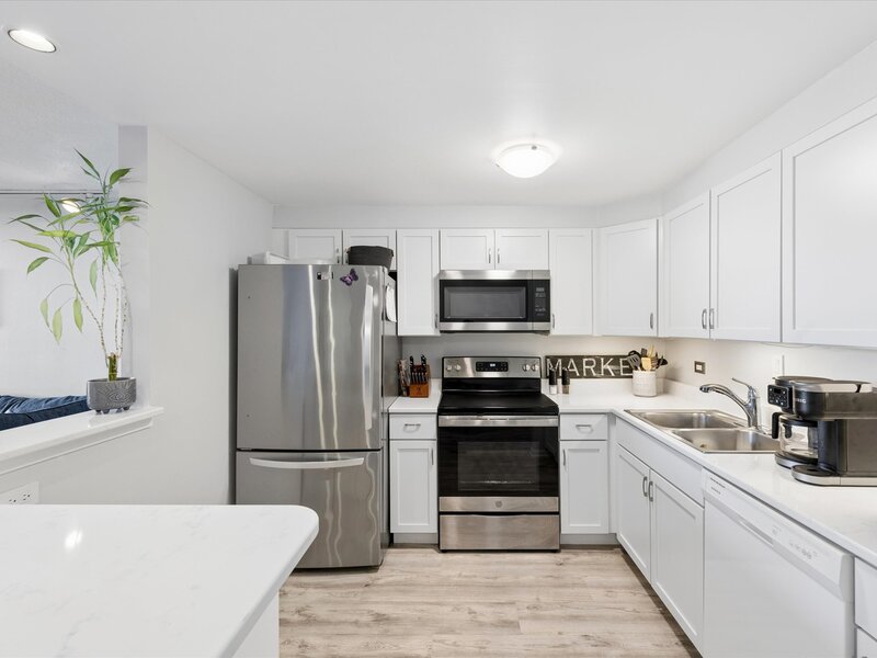 2005 S Finley Road Lombard IL 60148