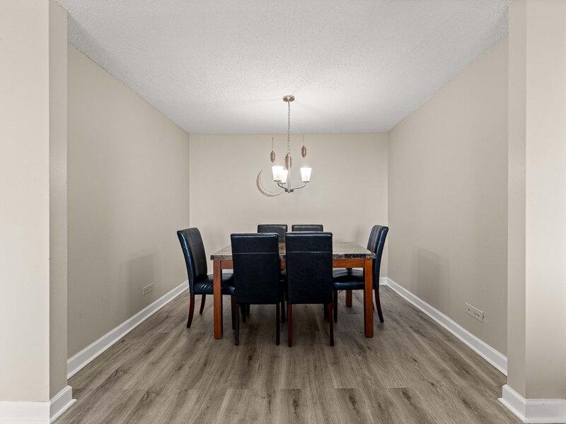 2000 Saint Regis Drive Lombard IL 60148