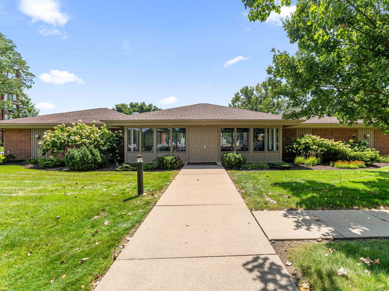 2000 Saint Regis Drive Lombard IL 60148