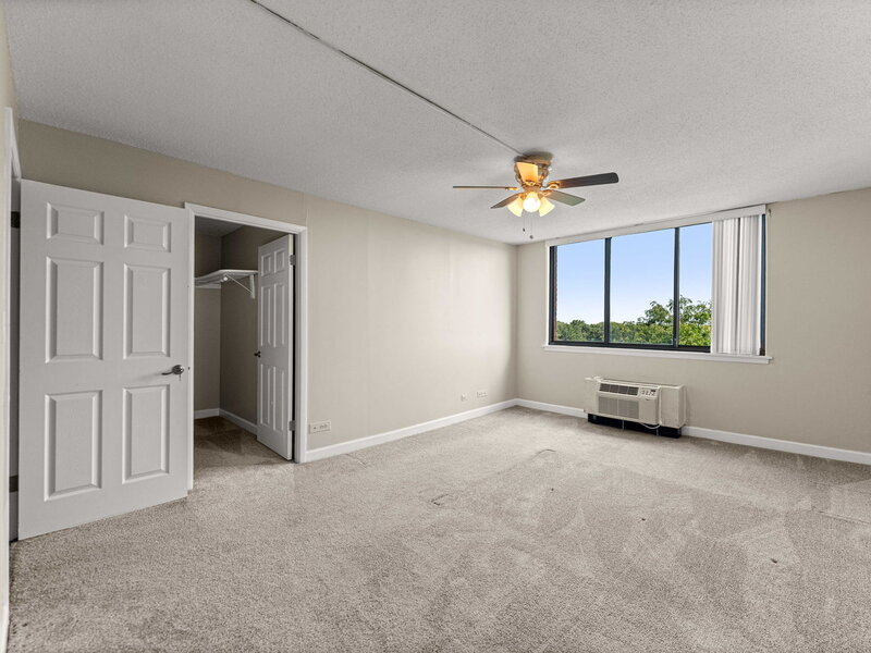 2000 Saint Regis Drive Lombard IL 60148