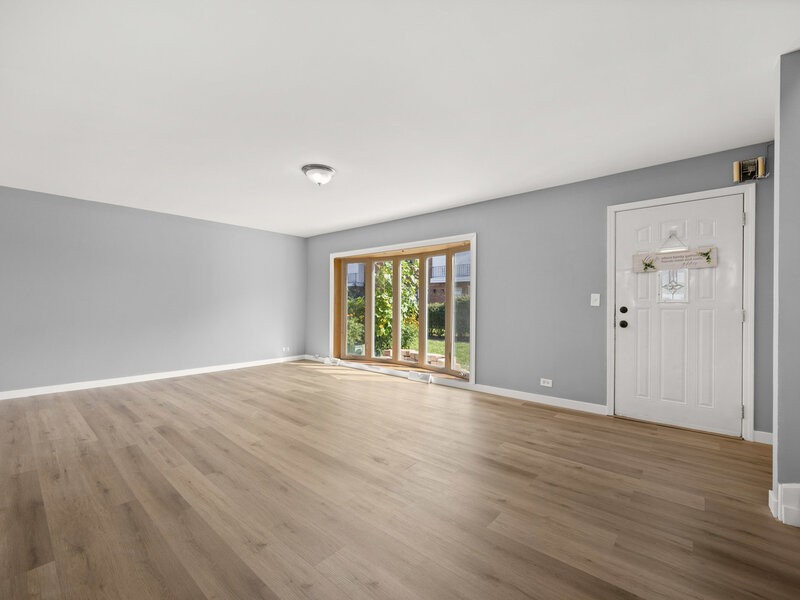 8812 Dee Road Des Plaines IL 60016