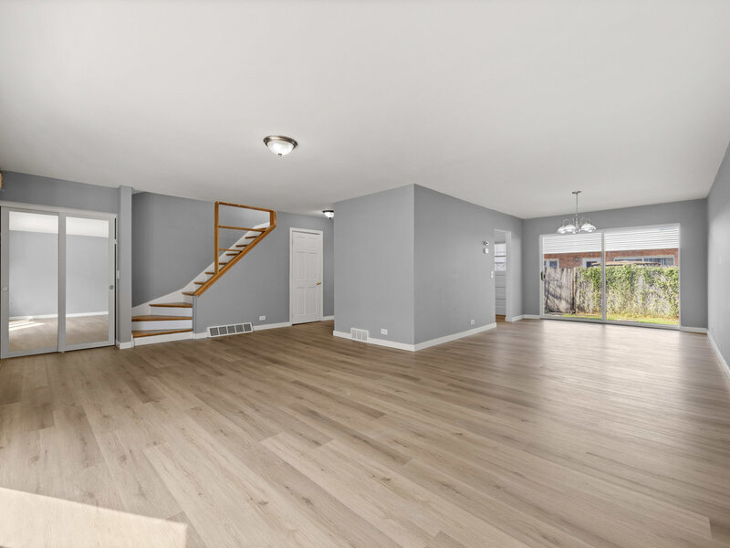 8812 Dee Road Des Plaines IL 60016