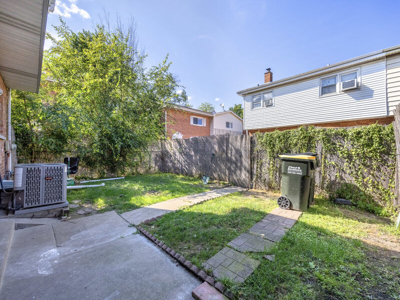 8812 Dee Road Des Plaines IL 60016