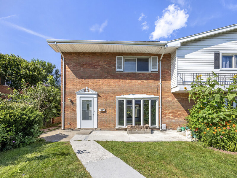 8812 Dee Road Des Plaines IL 60016