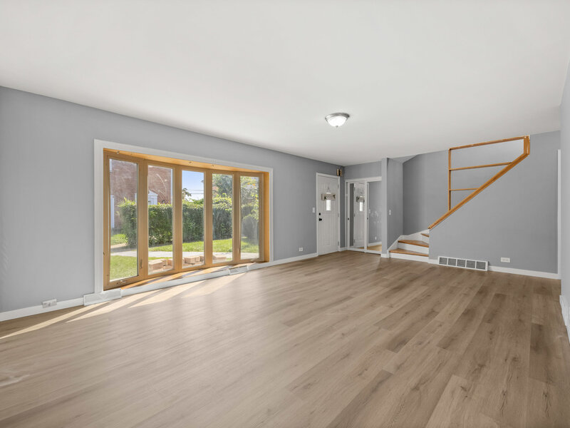 8812 Dee Road Des Plaines IL 60016