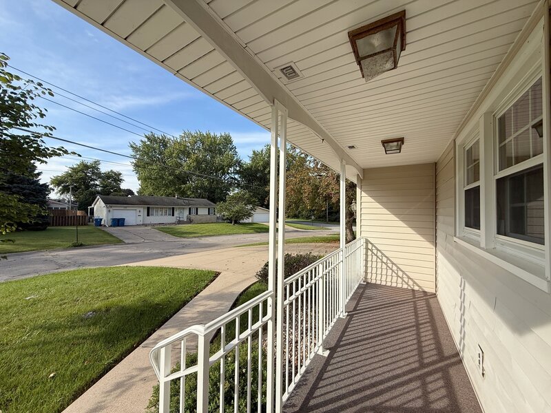 709 36th Avenue East Moline IL 61244