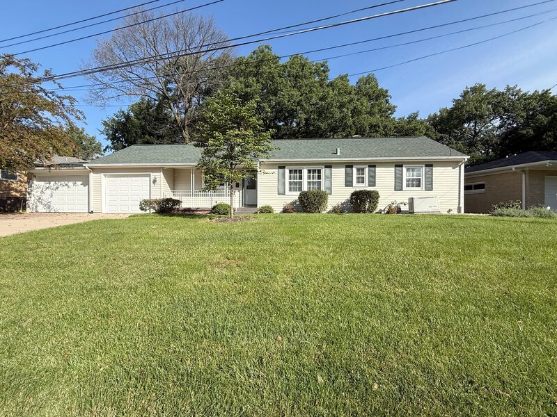 709 36th Avenue East Moline IL 61244
