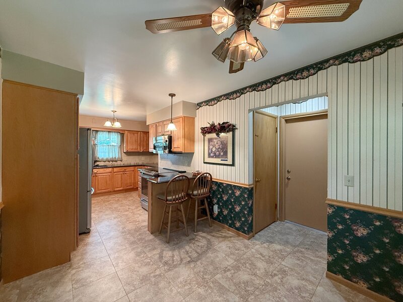 709 36th Avenue East Moline IL 61244
