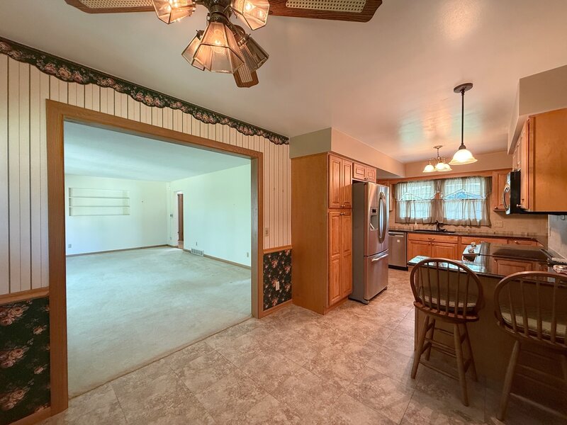 709 36th Avenue East Moline IL 61244