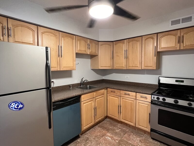 6325 N Sheridan Road Chicago IL 60660