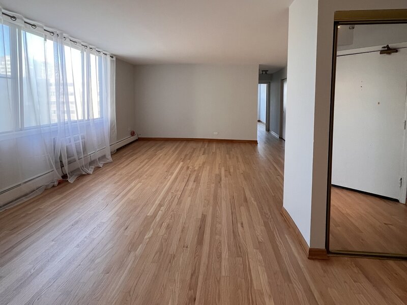 6325 N Sheridan Road Chicago IL 60660