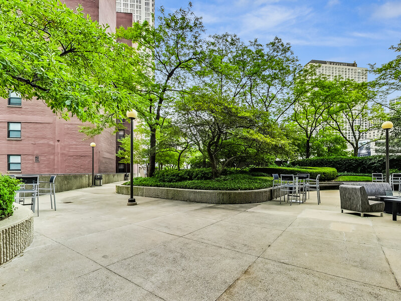 10 E Ontario Street Chicago IL 60611