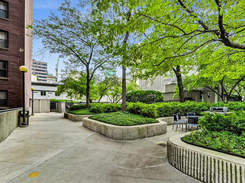10 E Ontario Street Chicago IL 60611