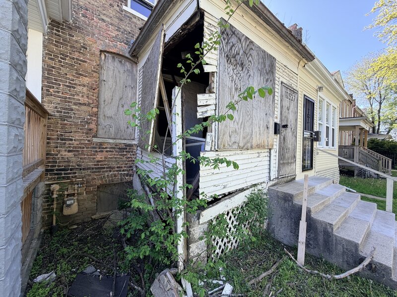 10537 S Corliss Avenue Chicago IL 60628