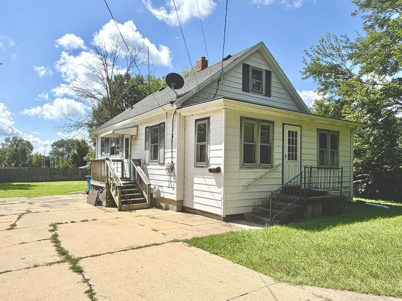 2710 3rd Street Peru IL 61354
