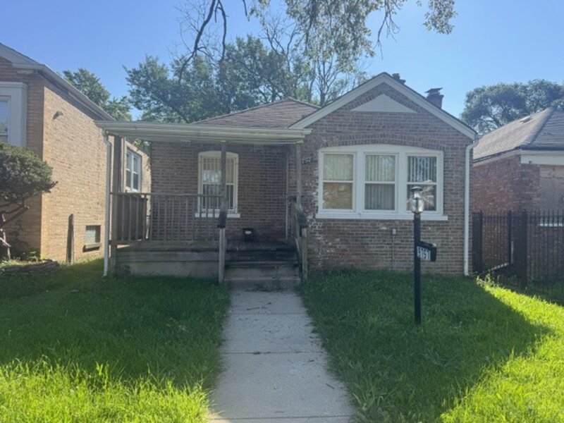 9757 S Ingleside Avenue Chicago IL 60628