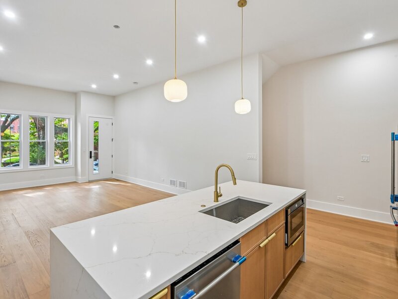 3644 W Cornelia Avenue Chicago IL 60618