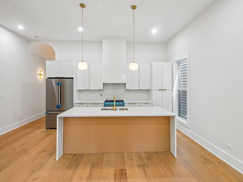 3644 W Cornelia Avenue Chicago IL 60618