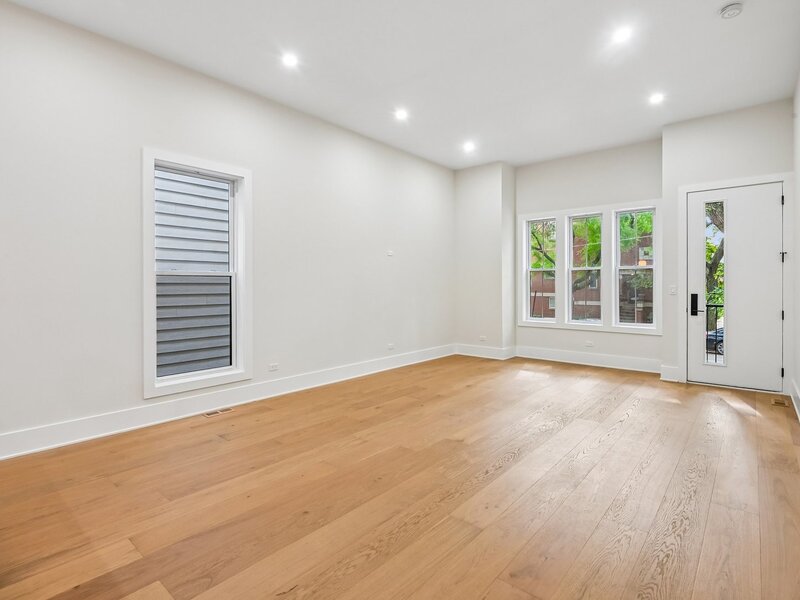 3644 W Cornelia Avenue Chicago IL 60618