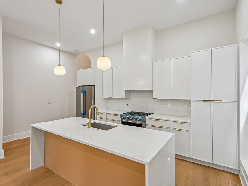 3644 W Cornelia Avenue Chicago IL 60618