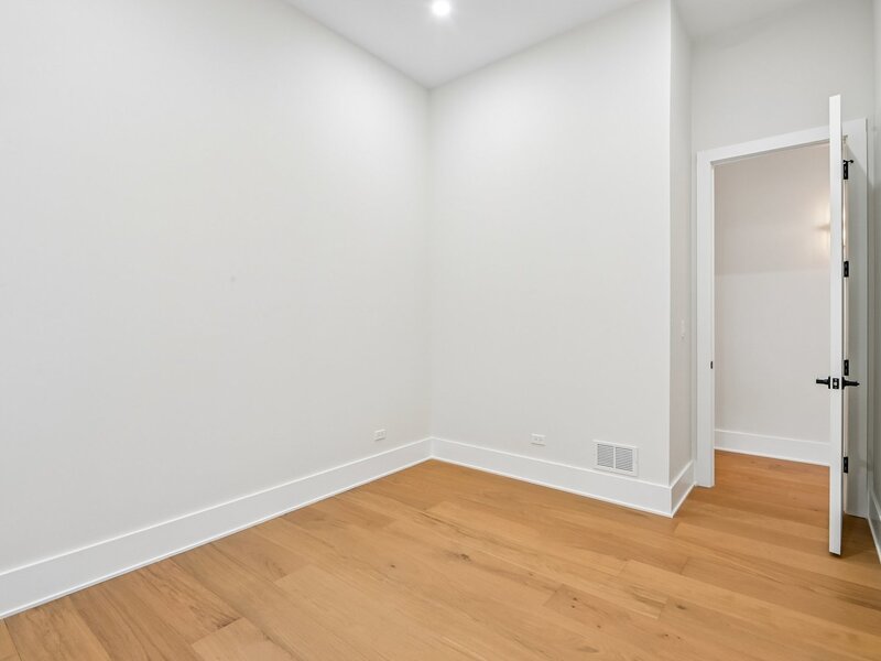 3644 W Cornelia Avenue Chicago IL 60618