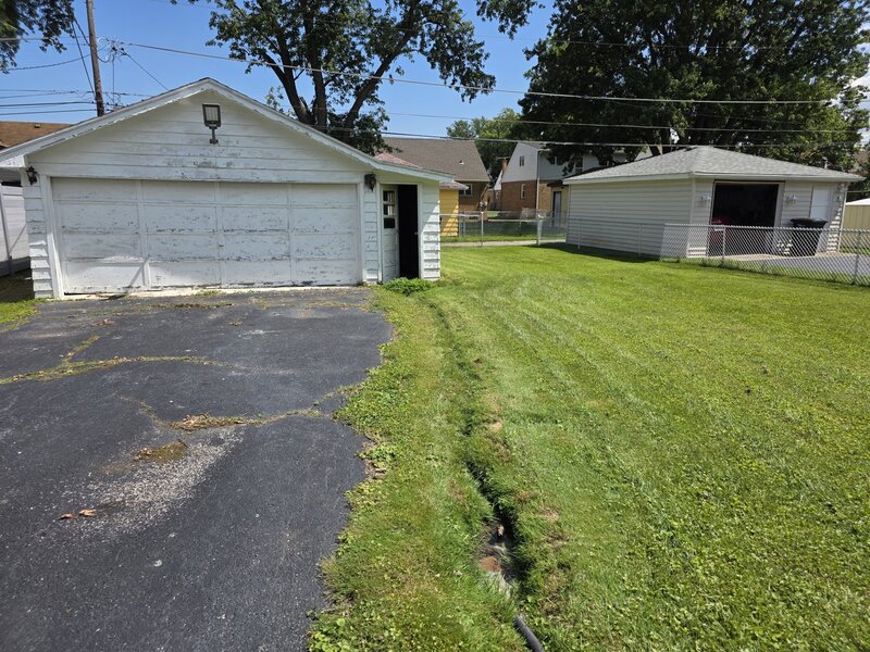 17821 Escanaba Avenue Lansing IL 60438