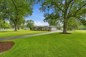 Photo of 32 E Rickard Drive Oswego IL 60543