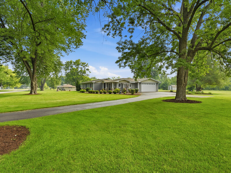 32 E Rickard Drive Oswego IL 60543