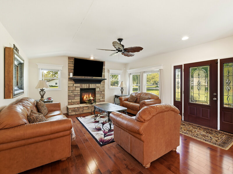 32 E Rickard Drive Oswego IL 60543