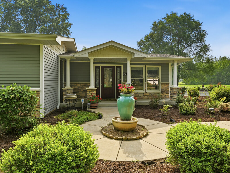 32 E Rickard Drive Oswego IL 60543