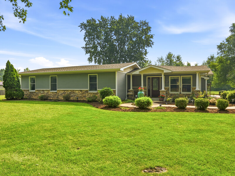 32 E Rickard Drive Oswego IL 60543