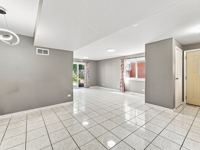 9349 Fern Lane Des Plaines IL 60016