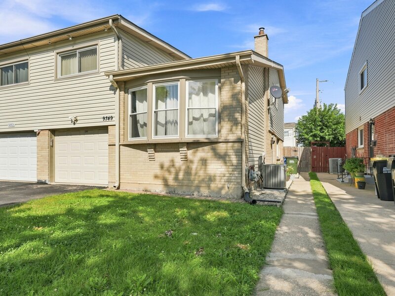 9349 Fern Lane Des Plaines IL 60016
