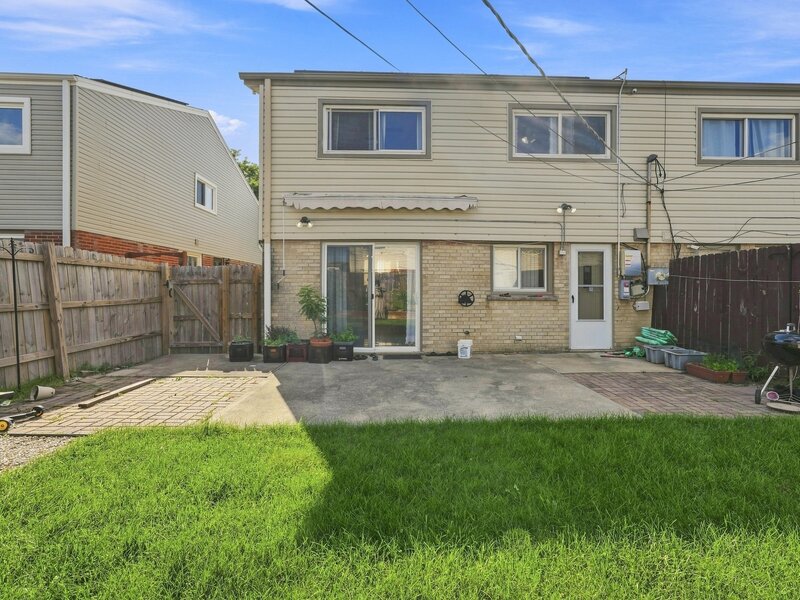 9349 Fern Lane Des Plaines IL 60016
