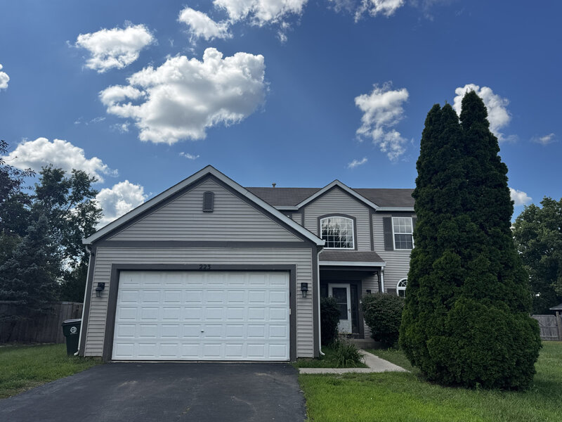 223 Paradise Parkway Oswego IL 60543