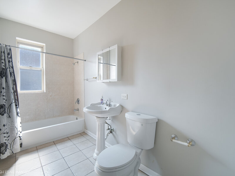2511 E 76th Street Chicago IL 60649