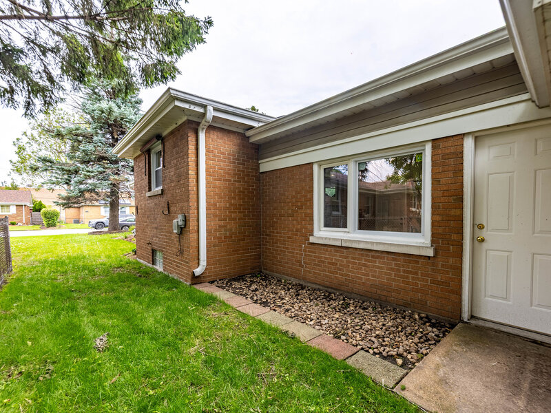 795 E 163rd Street South Holland IL 60473