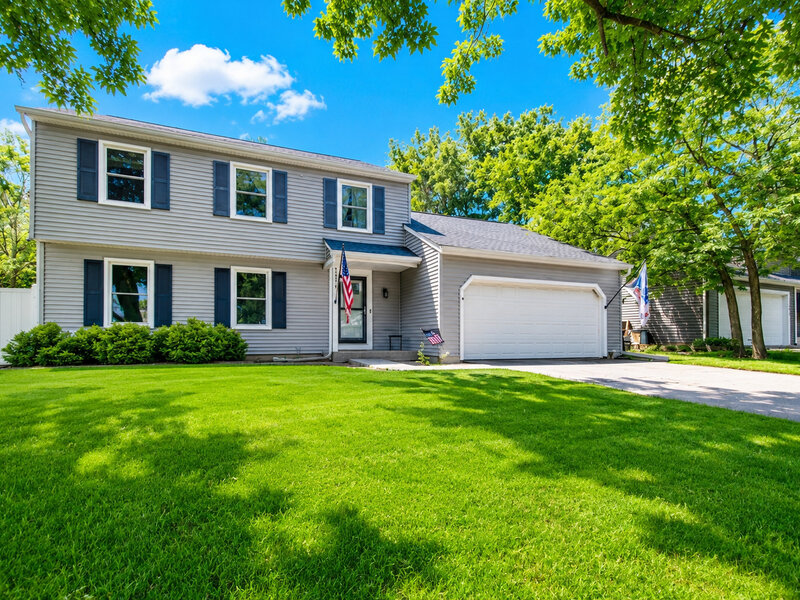 1581 Madison Avenue St. Charles IL 60174