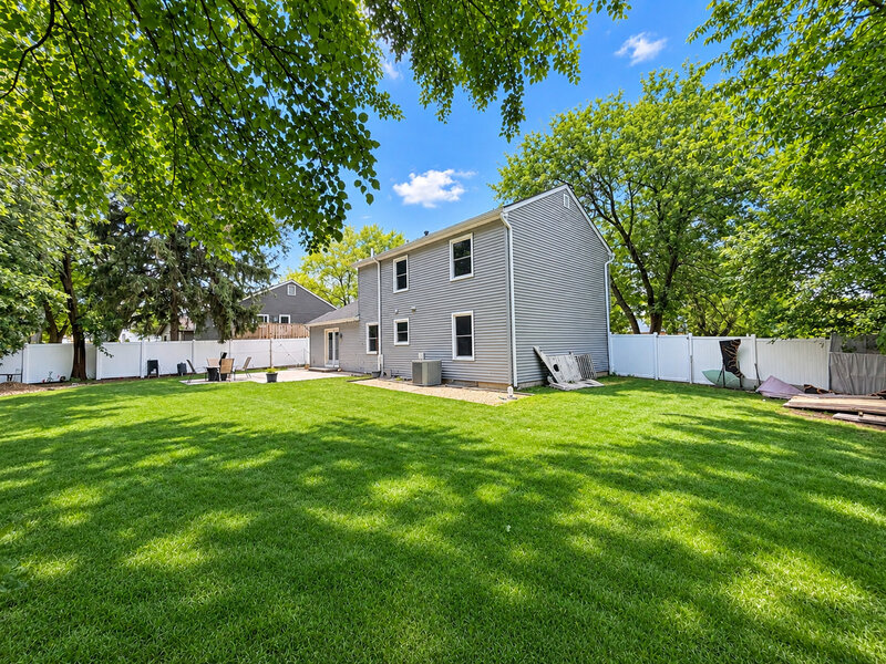 1581 Madison Avenue St. Charles IL 60174