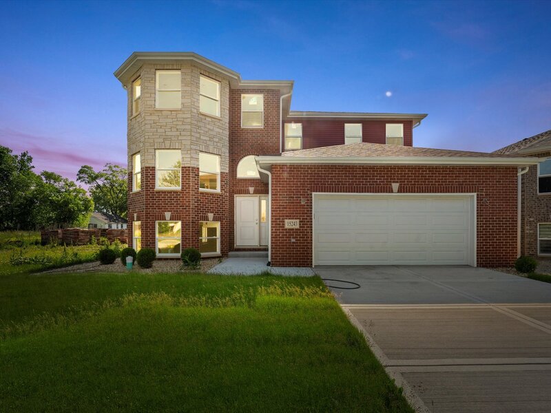 15243 7th Avenue Phoenix IL 60426