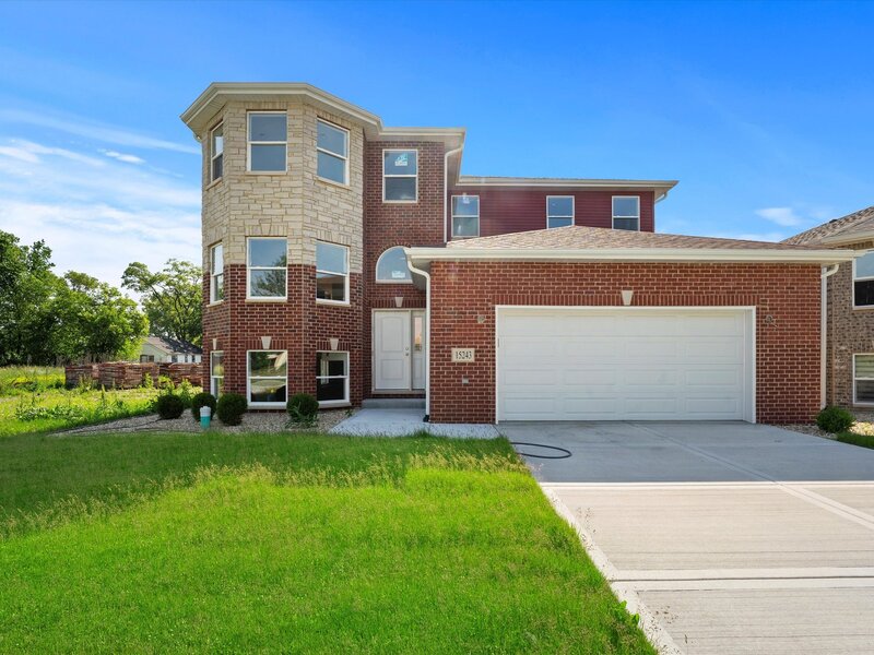 15243 7th Avenue Phoenix IL 60426