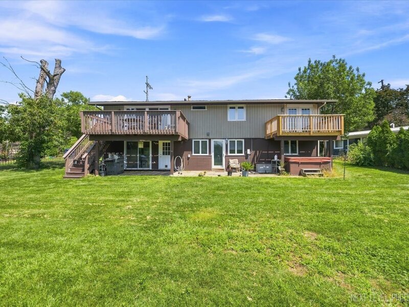 1627 Riverside Avenue St. Charles IL 60174