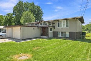 Photo of 1627 Riverside Avenue St. Charles IL 60174