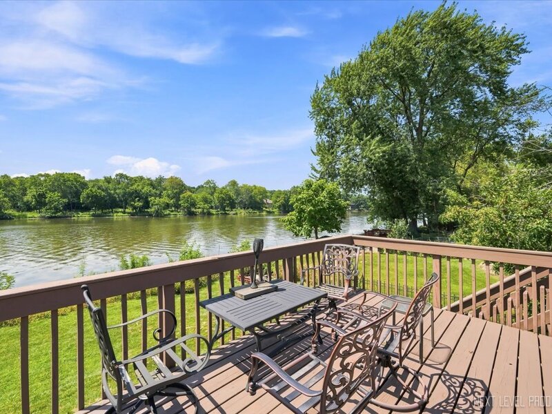 1627 Riverside Avenue St. Charles IL 60174