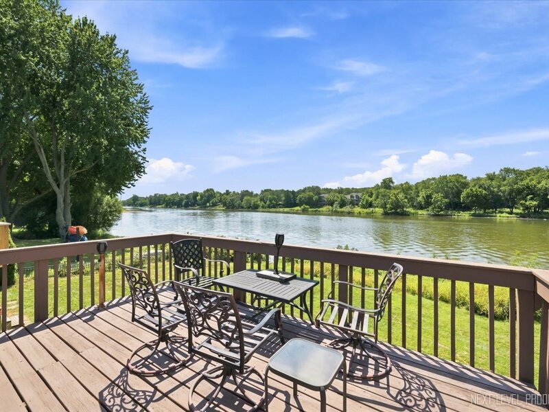 1627 Riverside Avenue St. Charles IL 60174