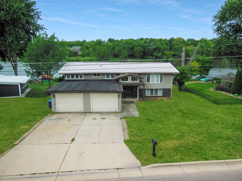 1627 Riverside Avenue St. Charles IL 60174