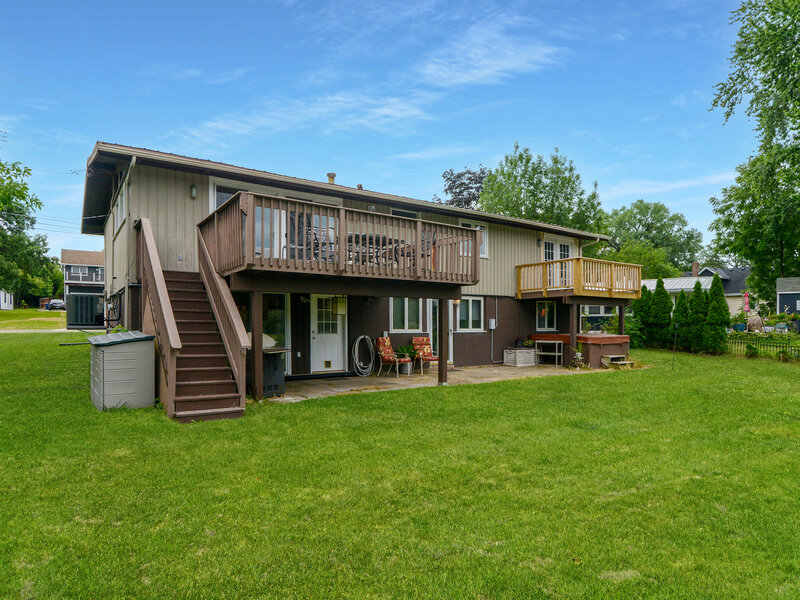 1627 Riverside Avenue St. Charles IL 60174