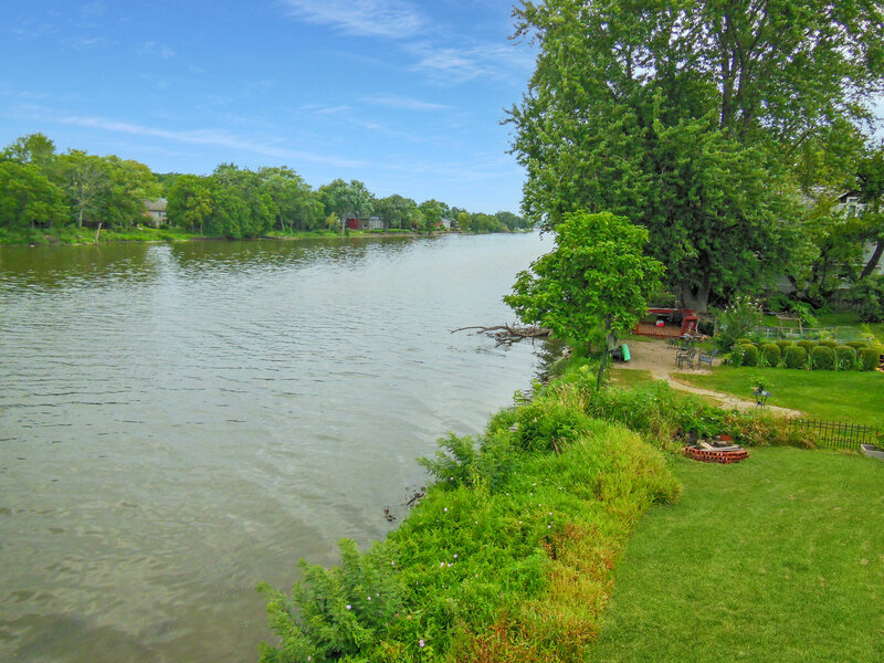 1627 Riverside Avenue St. Charles IL 60174