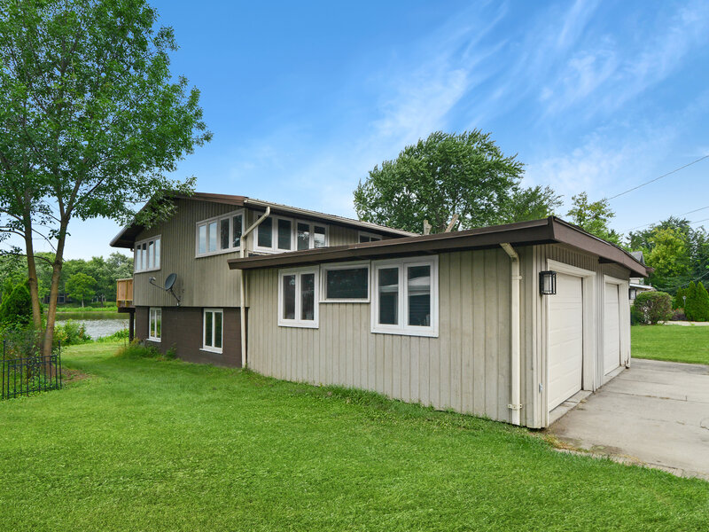 1627 Riverside Avenue St. Charles IL 60174